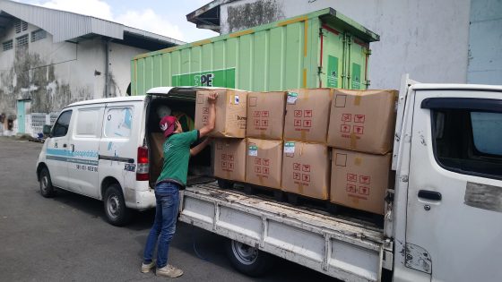 Jasa pengiriman barang via darat Tiga Permata Ekspres